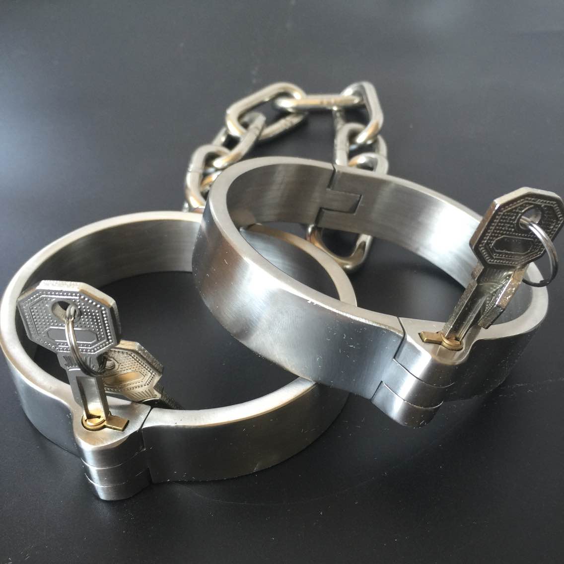 กุญแจมือข้อเท้าสเตนเลสสตีล โซ่ปลอกคอ กุญแจมือโซ่ BDSM สำหรับรัด สลักล็อคที่มองไม่เห็น อุปกรณ์ช่วยตัวเองทางเพศ